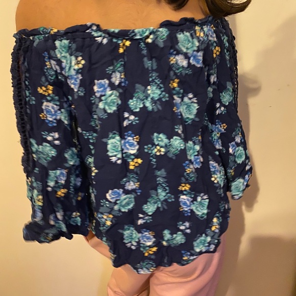 Floral top - Picture 2 of 3